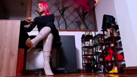 Snapshot of missmabelle_ chatting on 06-17-26, 02:47 Im Valentina online show from 06-17-26, 02:47