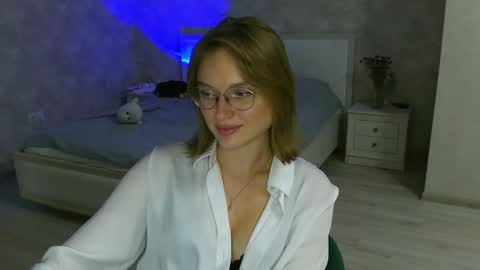 OneGoddess online show from 10-20-25, 06:41