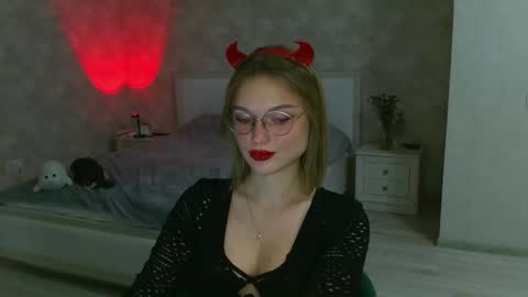 OneGoddess online show from 10-24-25, 06:48