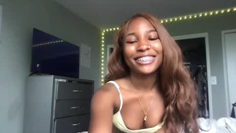 missmarimac online show from 05-25-26, 02:56