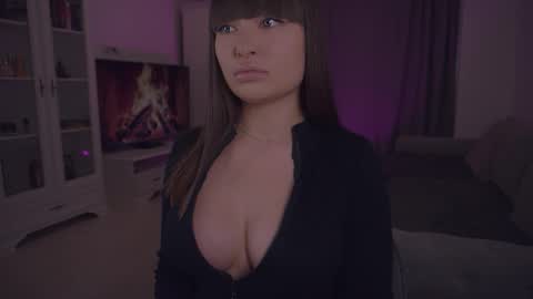 LUXXANDRA online show from 02-25-26, 06:45