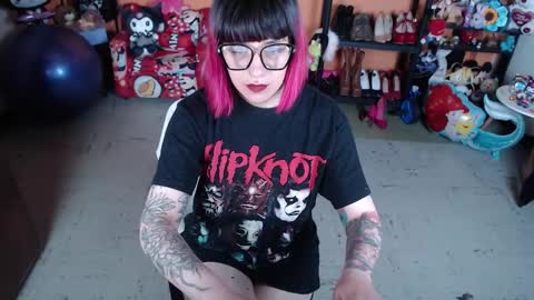 Miss Mia online show from 11-24-25, 09:53