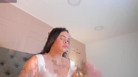 Mia  online show from 04-18-26, 12:20