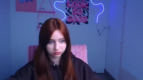 Mia online show from 11-23-25, 12:38