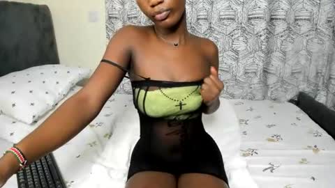 Snapshot of missmisbehave_irl chatting on 06-20-26, 04:43 sexy online show from 06-20-26, 04:43