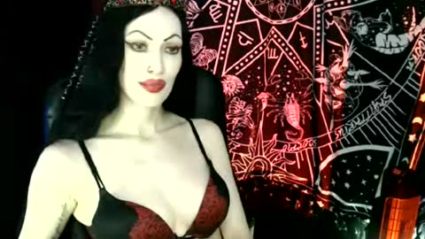 Snapshot of missmoondoll chatting on 04-26-26, 04:43 MissMoonDoll online show from 04-26-26, 04:43