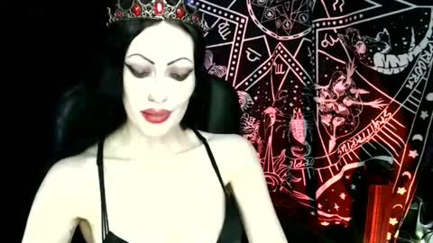 Snapshot of missmoondoll chatting on 05-20-26, 04:51 MissMoonDoll online show from 05-20-26, 04:51