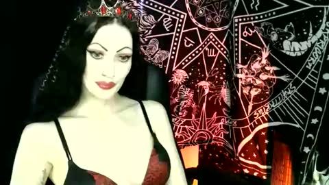 Snapshot of missmoondoll chatting on 05-27-26, 04:09 MissMoonDoll online show from 05-27-26, 04:09