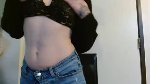 Snapshot of missmoonmagic13 chatting on 12-27-24, 02:04 Maxxx online show from 12-27-24, 02:04