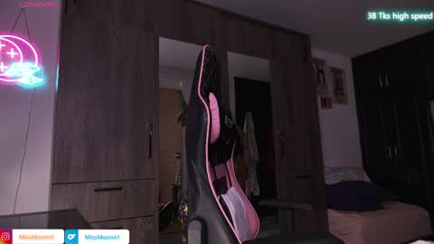 MissMoon online show from 04-15-26, 06:37