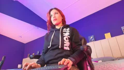 missparis__ online show from 11-25-25, 12:05