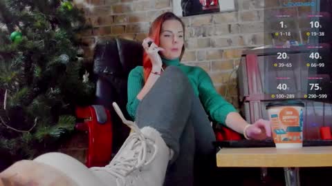 Snapshot of misspetitevenus chatting on 01-20-25, 05:59 Miss Venus online show from 01-20-25, 05:59