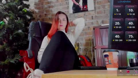Snapshot of misspetitevenus chatting on 01-24-25, 07:19 Miss Venus online show from 01-24-25, 07:19