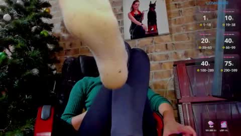 Snapshot of misspetitevenus chatting on 02-06-25, 10:37 Miss Venus online show from 02-06-25, 10:37