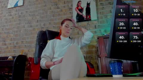 Snapshot of misspetitevenus chatting on 02-10-25, 05:58 Miss Venus online show from 02-10-25, 05:58