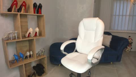 Miss Rhodes online show from 01-08-25, 10:37