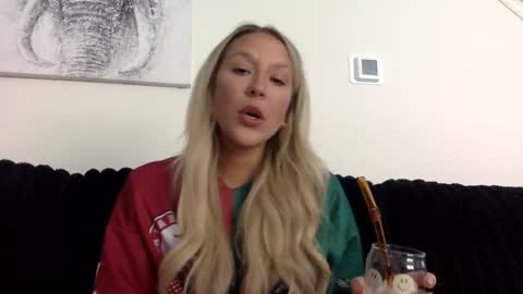 Alyssa online show from 04-23-26, 07:16