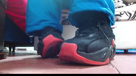 Snapshot of misssam28 chatting on 10-31-25, 04:52 TELL ME MISS online show from 10-31-25, 04:52