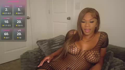 Snapshot of misssiennaluxe chatting on 05-10-26, 06:40 MissSiennaLuxe online show from 05-10-26, 06:40