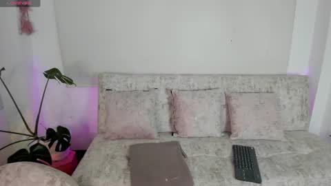 Snapshot of missweetpeach chatting on 06-10-26, 11:46 Pau OFmissweetpeach online show from 06-10-26, 11:46