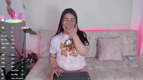 Snapshot of missweetpeach chatting on 06-18-26, 02:23 Pau OFmissweetpeach online show from 06-18-26, 02:23