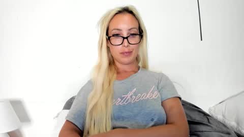 Snapshot of missy_matrix chatting on 04-22-26, 06:42 Missy matrix online show from 04-22-26, 06:42