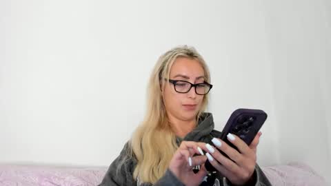 Snapshot of missy_matrix chatting on 05-16-26, 10:36 Missy matrix online show from 05-16-26, 10:36