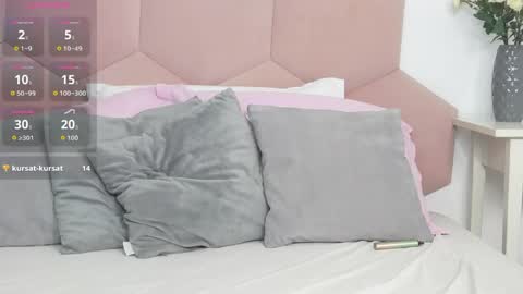 Snapshot of missyross_ chatting on 05-13-26, 06:33 Elly online show from 05-13-26, 06:33