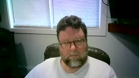 Snapshot of mister_happy567 chatting on 02-13-25, 12:24 Mr. Happy online show from 02-13-25, 12:24