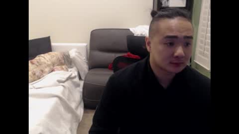 Snapshot of misterlionking chatting on 11-17-25, 03:45 Eric online show from 11-17-25, 03:45