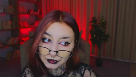 Snapshot of mistress__marcelline chatting on 06-25-26, 02:44 Marcelline online show from 06-25-26, 02:44