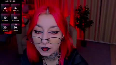 Snapshot of mistress__marcelline chatting on 07-11-26, 01:52 Marcelline online show from 07-11-26, 01:52