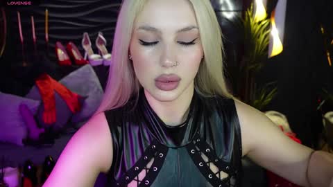 Darsy online show from 12-26-24, 01:54