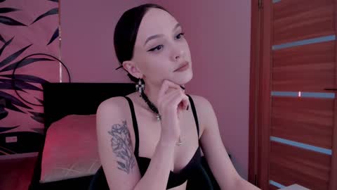 Mistress Mia online show from 02-04-25, 12:00