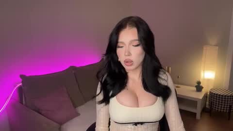 Mia online show from 11-30-25, 07:40