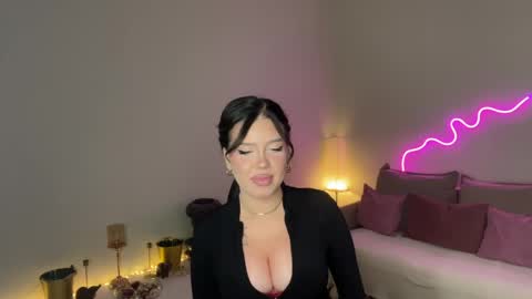 Snapshot of mistress_of_hearts chatting on 05-16-26, 07:34 Mia online show from 05-16-26, 07:34