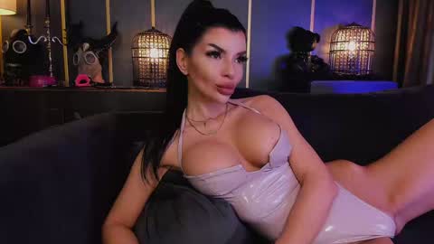 Snapshot of mistresselenia chatting on 01-30-25, 11:33 Elenia online show from 01-30-25, 11:33