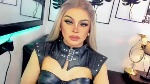Snapshot of mistressivorykat chatting on 06-10-26, 06:07 Call me MISS JAS online show from 06-10-26, 06:07