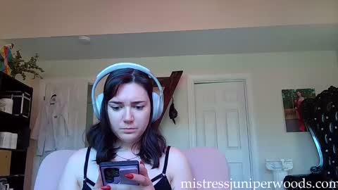 Snapshot of mistressjuniper chatting on 11-12-25, 05:46 Mistress June online show from 11-12-25, 05:46