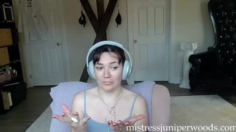 Snapshot of mistressjuniper chatting on 11-13-25, 05:34 Mistress June online show from 11-13-25, 05:34