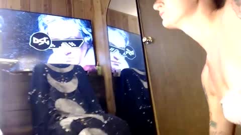 ItsMeMousy online show from 09-09-25, 12:32