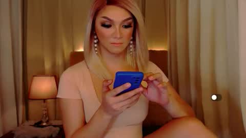 Snapshot of mistressseductionleah chatting on 05-07-26, 01:05 Leah online show from 05-07-26, 01:05