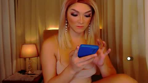 Snapshot of mistressseductionleah chatting on 05-11-26, 01:28 Leah online show from 05-11-26, 01:28
