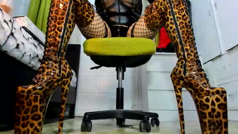 Snapshot of mistresstiffany69 chatting on 10-03-25, 04:42 Tiffany online show from 10-03-25, 04:42