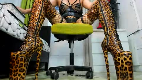 Snapshot of mistresstiffany69 chatting on 08-02-26, 03:05 Tiffany online show from 08-02-26, 03:05