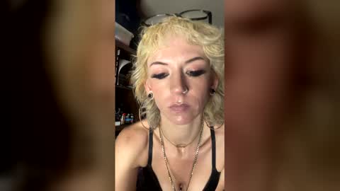 Snapshot of misty_blitz chatting on 06-07-26, 06:39 Misty online show from 06-07-26, 06:39
