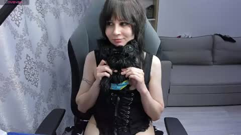 Snapshot of misty_dark chatting on 06-11-26, 12:32 misty_dark online show from 06-11-26, 12:32