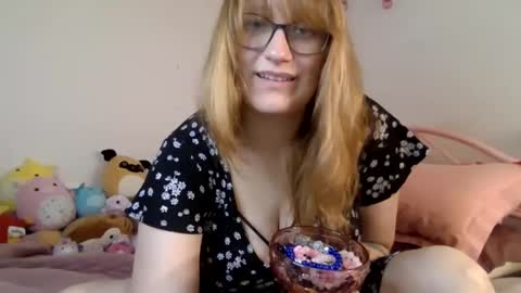 Snapshot of misty_reine chatting on 01-24-25, 03:32 misty_reine online show from 01-24-25, 03:32