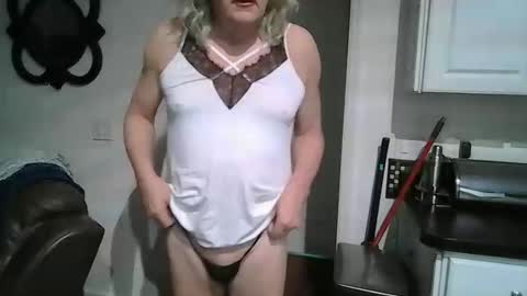 Snapshot of mistygoodslut chatting on 02-05-26, 01:27 mistygoodslut online show from 02-05-26, 01:27