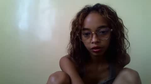 Snapshot of mitiah06 chatting on 05-27-26, 05:37 mitiah06 online show from 05-27-26, 05:37